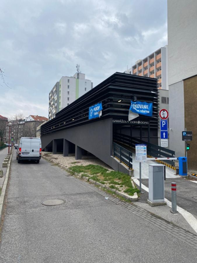 Sweet Home By Zoom Apartments Bratislava Bagian luar foto